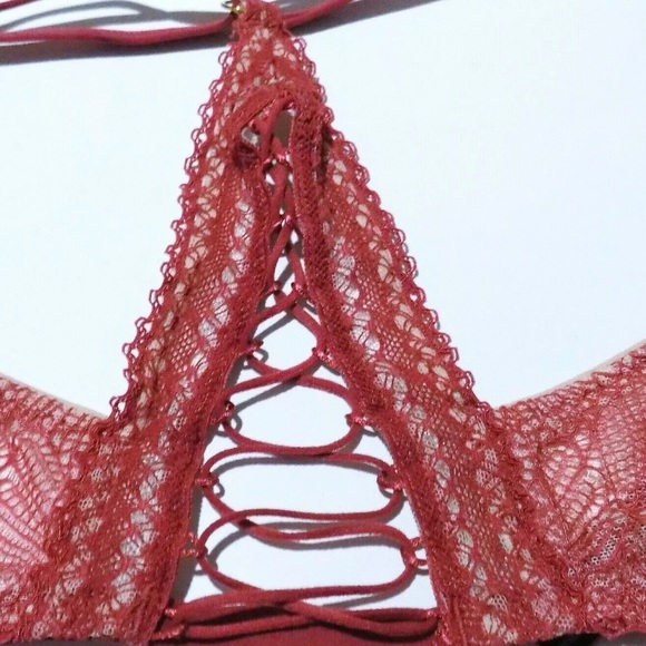 Victoria’s Secret Push Up Bra 32D - Picture 2 of 3